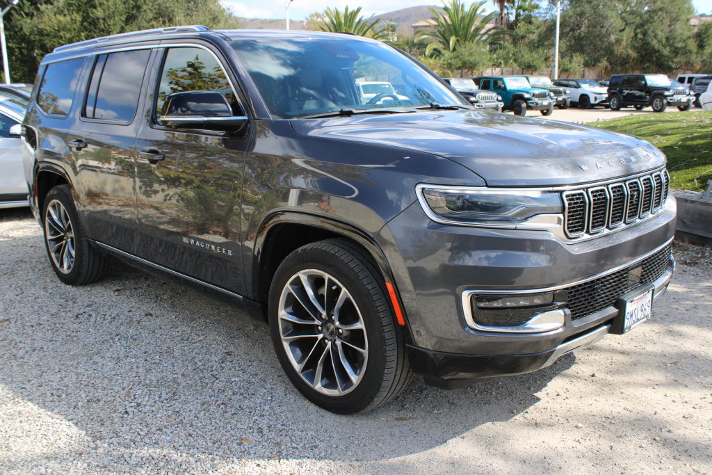 Used 2023 Jeep Wagoneer Series III w/ Premium Group I AWD/4WD image 3