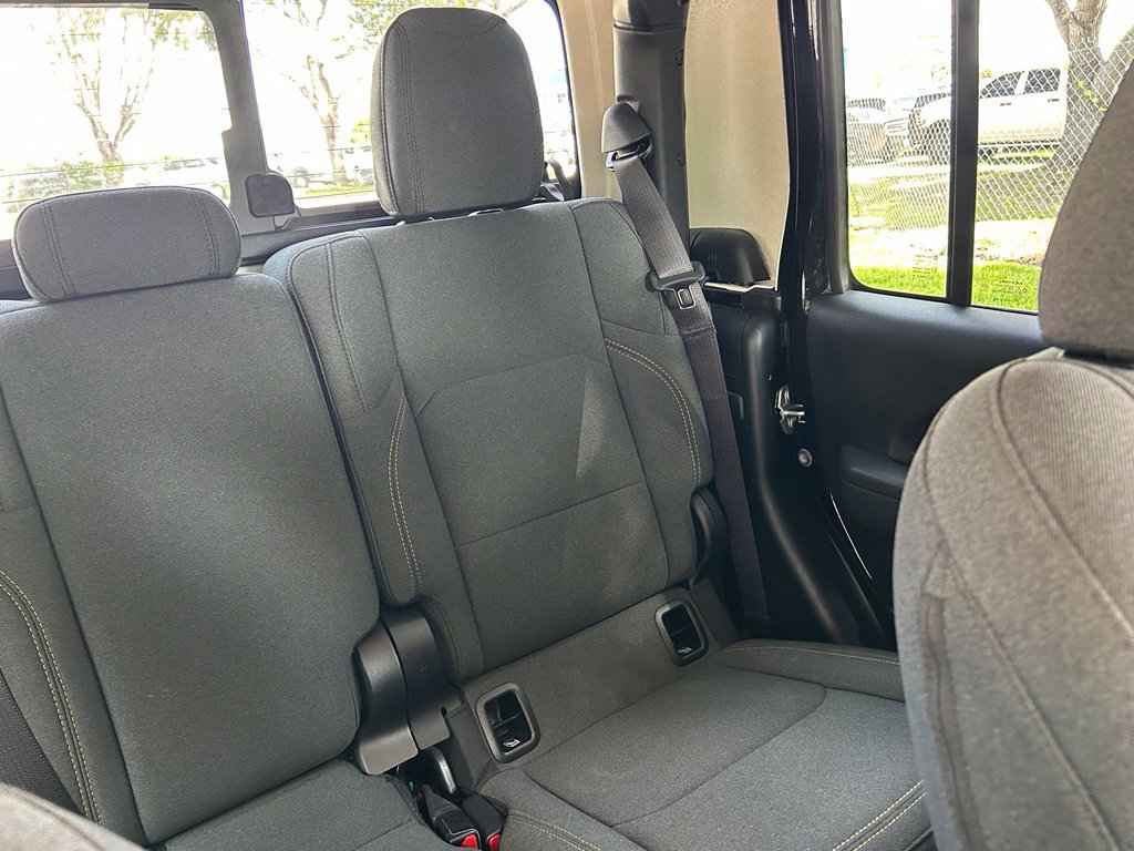 Certified 2025 Jeep Gladiator Sport AWD/4WD image 15