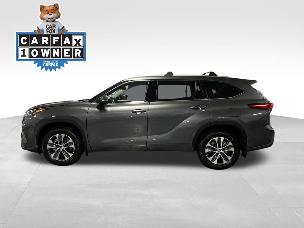 Certified 2022 Toyota Highlander XLE image 2