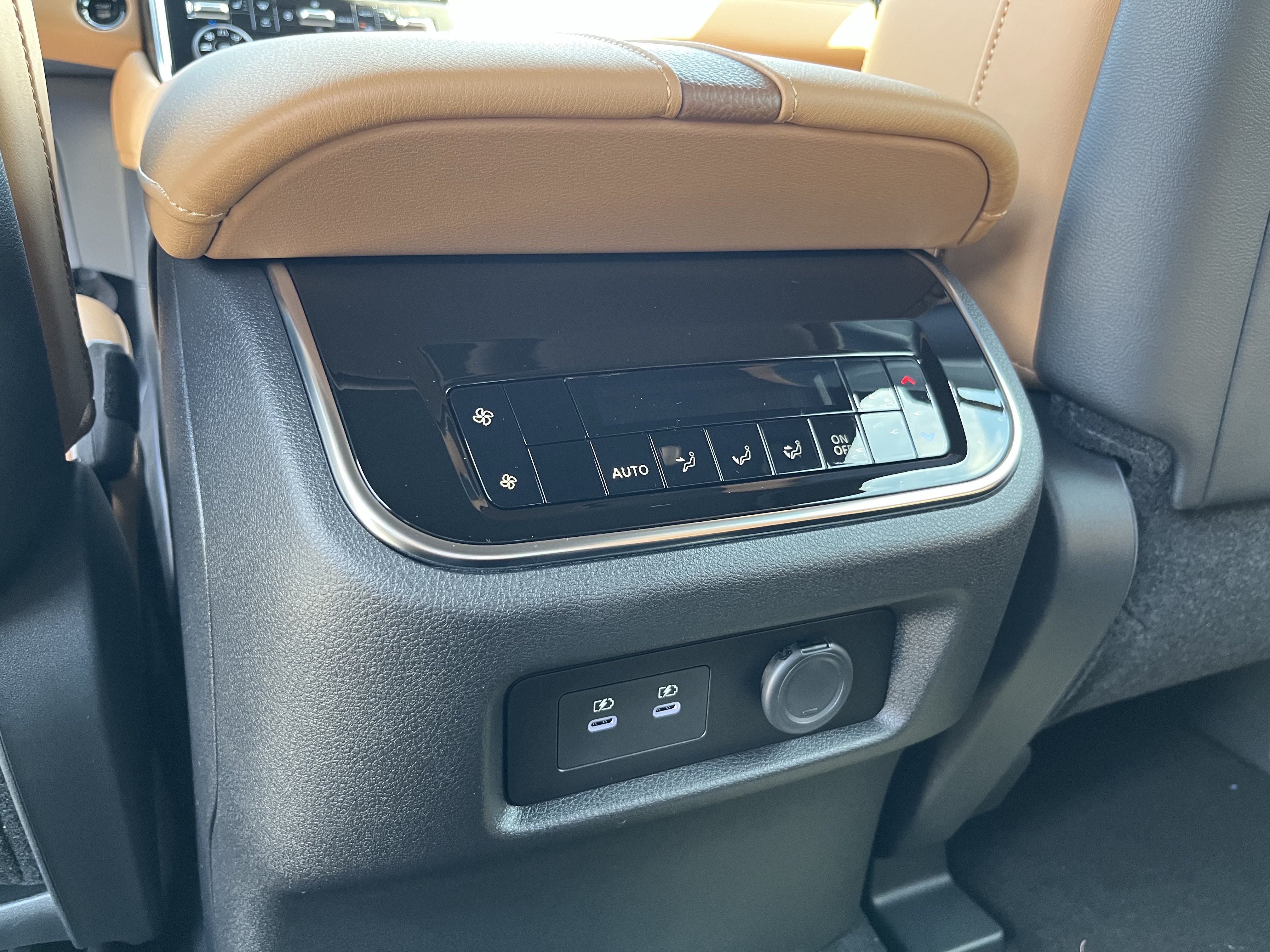 New 2026 Nissan Armada SL w/ Captain's Chari Seat Package AWD/4WD image 21