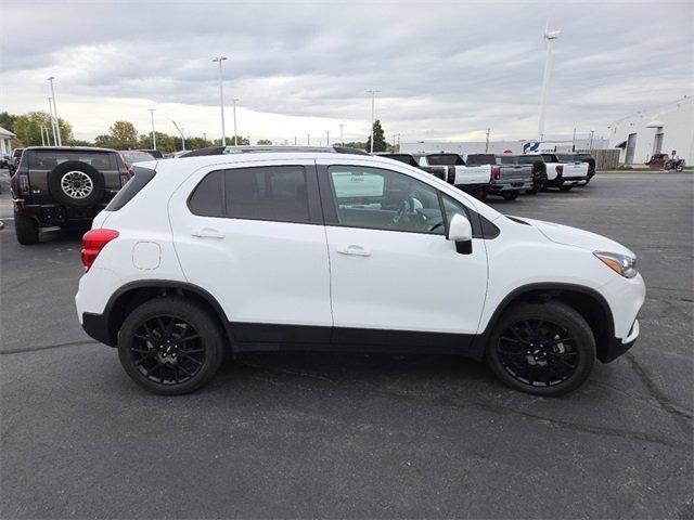Used 2022 Chevrolet Trax LT w/ Sport Edition image 13