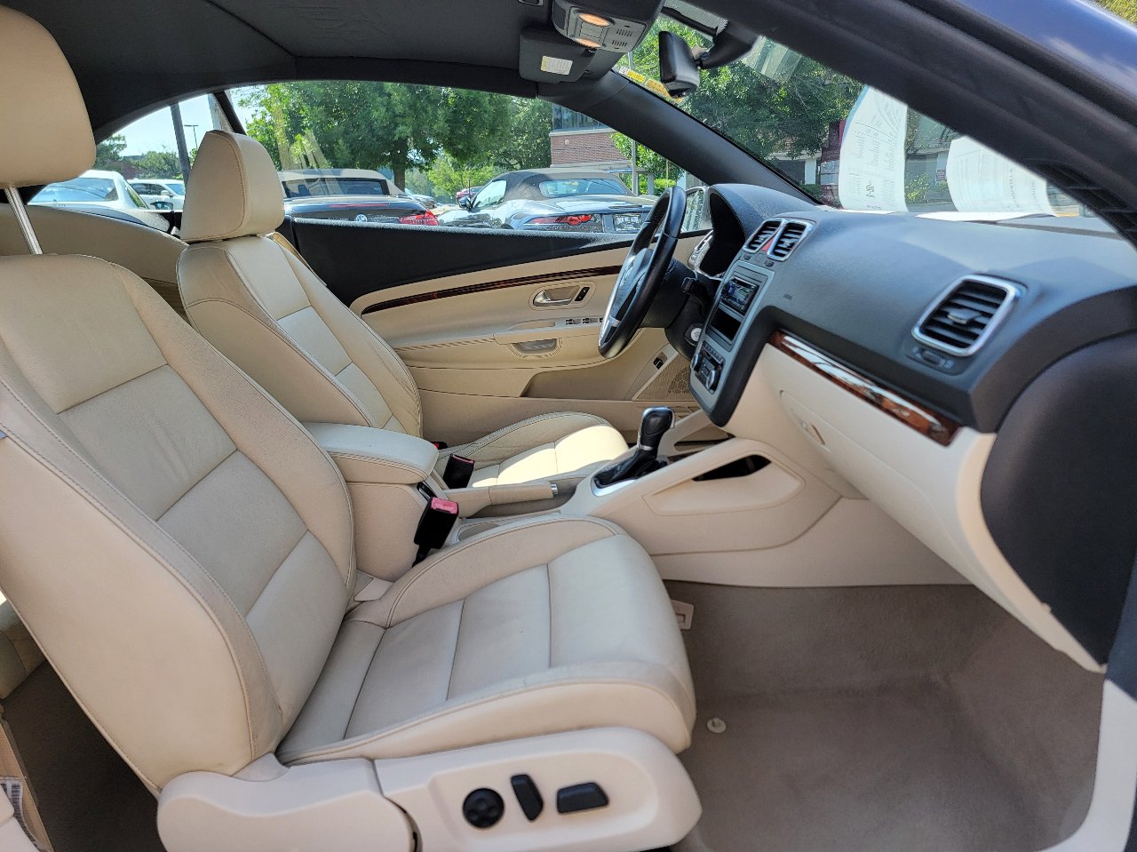 Used 2012 Volkswagen Eos Lux FWD image 31