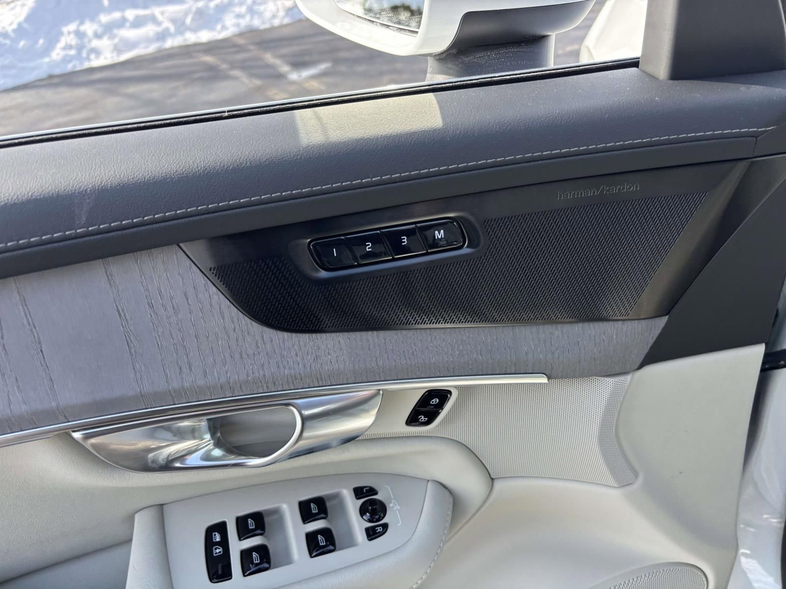 New 2026 Volvo XC90 T8 Ultra w/ Protection Package Premier AWD/4WD image 12