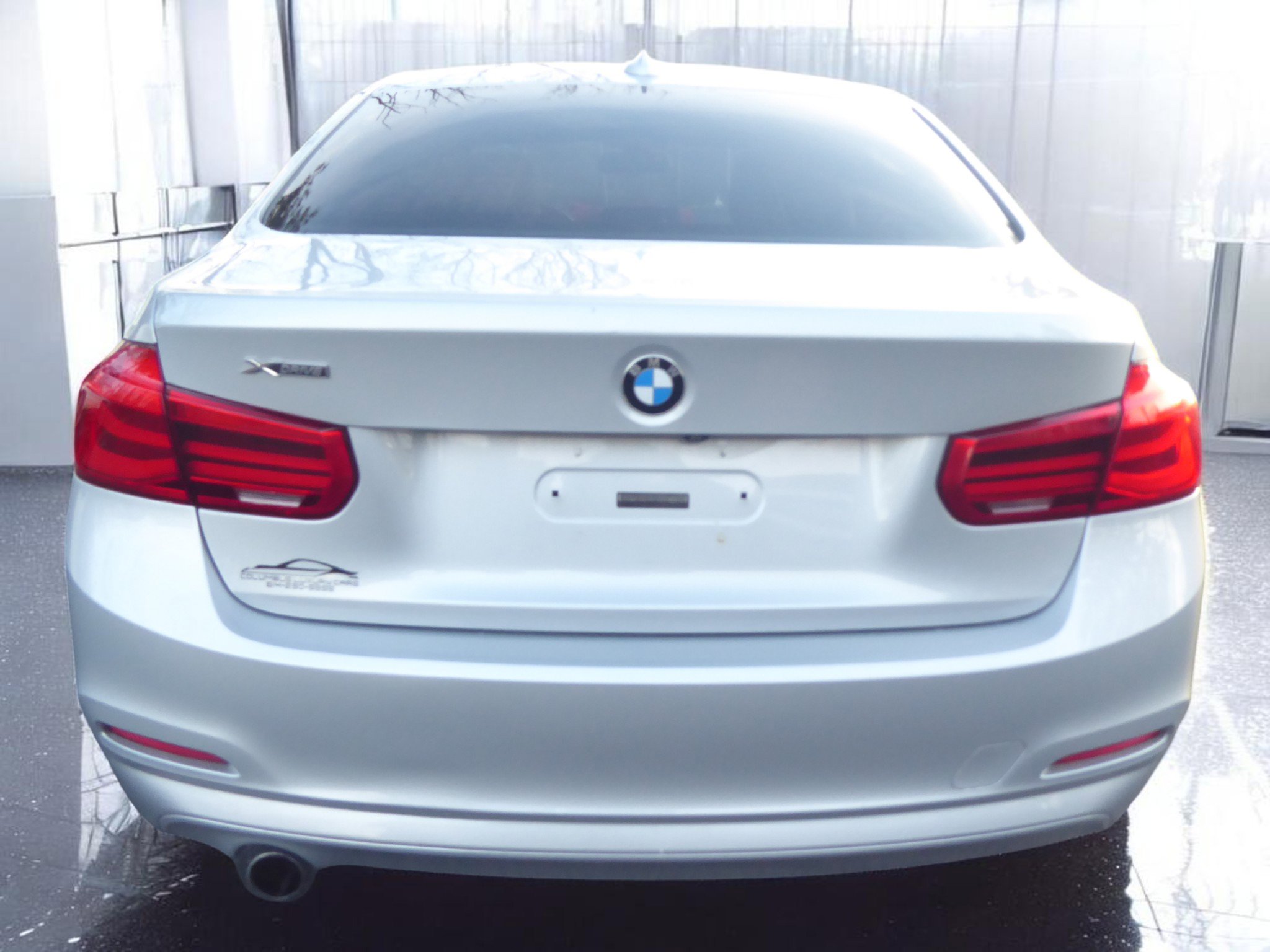 Used 2018 BMW 320i xDrive Sedan image 9