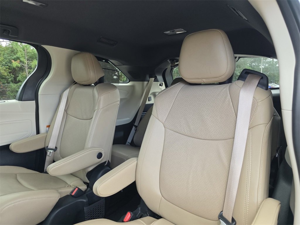 Certified 2024 Toyota Sienna Limited image 23
