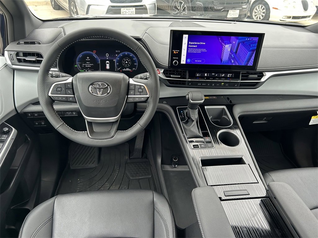 Used 2025 Toyota Sienna XSE image 19