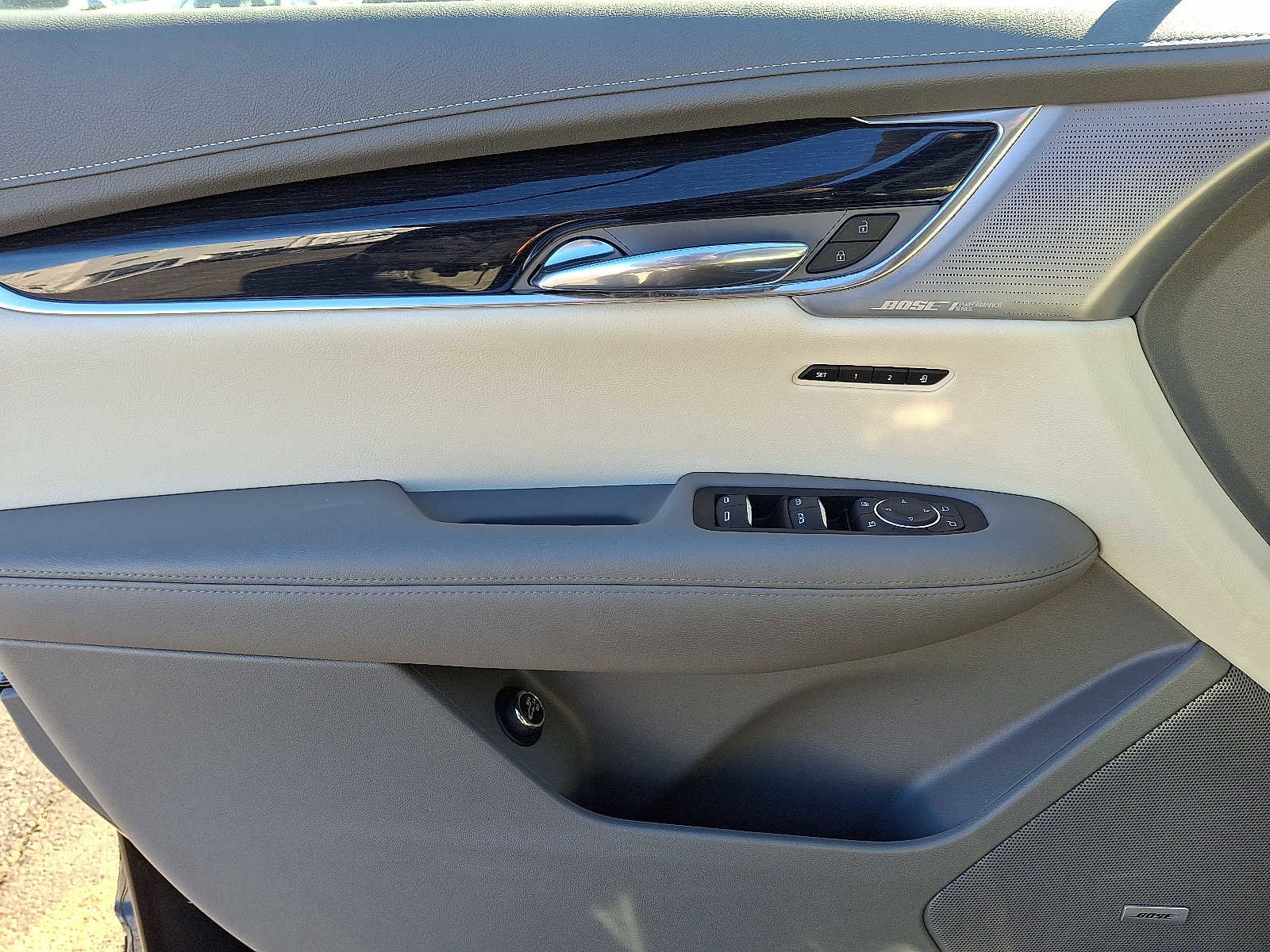 Used 2025 Cadillac XT6 Premium Luxury w/ Technology Package image 12