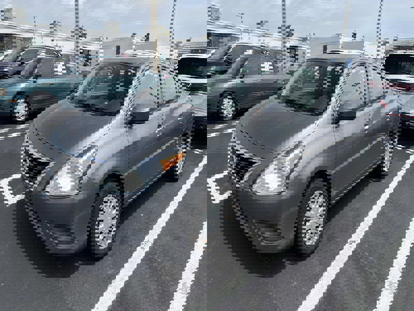 Used 2016 Nissan Versa SV image 2