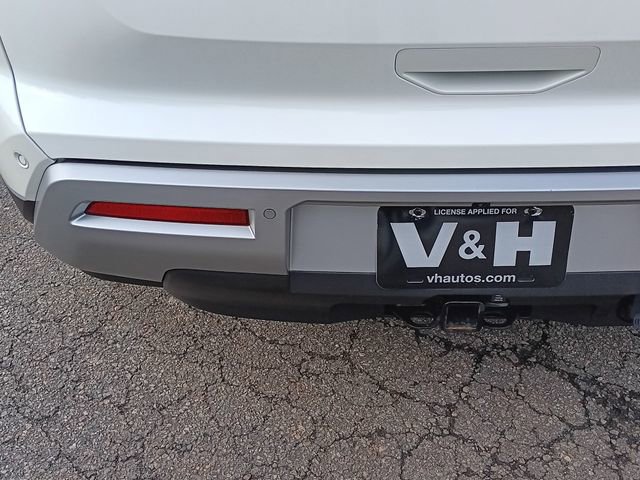 Used 2023 Nissan Pathfinder Platinum image 2