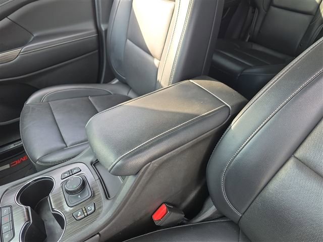 Used 2023 GMC Acadia SLT w/ Technology Package image 28