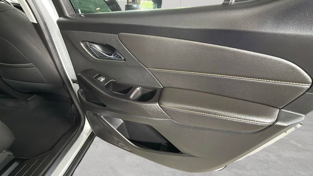 Used 2020 Chevrolet Traverse LT image 28