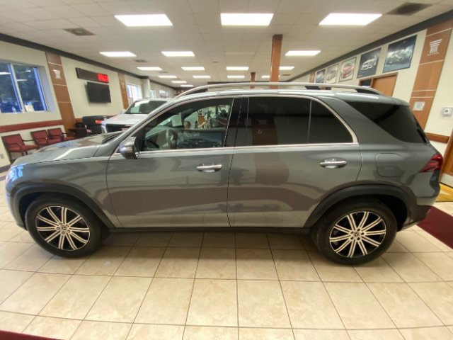Used 2025 Mercedes-Benz GLE 450e 4MATIC w/ Driver Assistance Package image 4