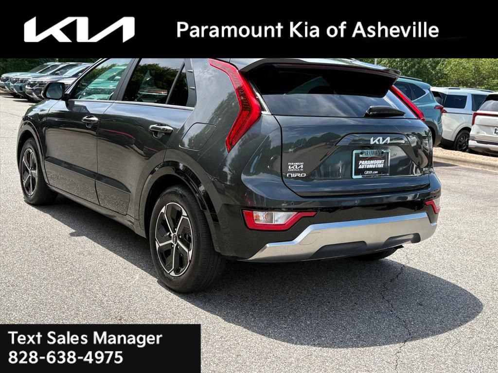 Certified 2025 Kia Niro FWD image 4