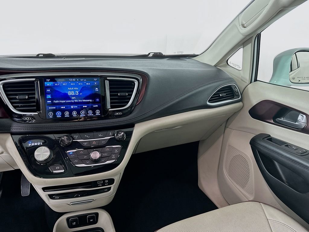 Used 2017 Chrysler Pacifica Limited w/ UConnect Theater Package FWD image 20