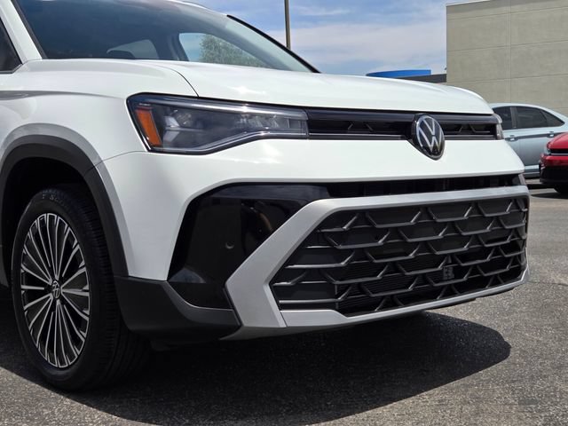 Certified 2025 Volkswagen Taos SE FWD image 9