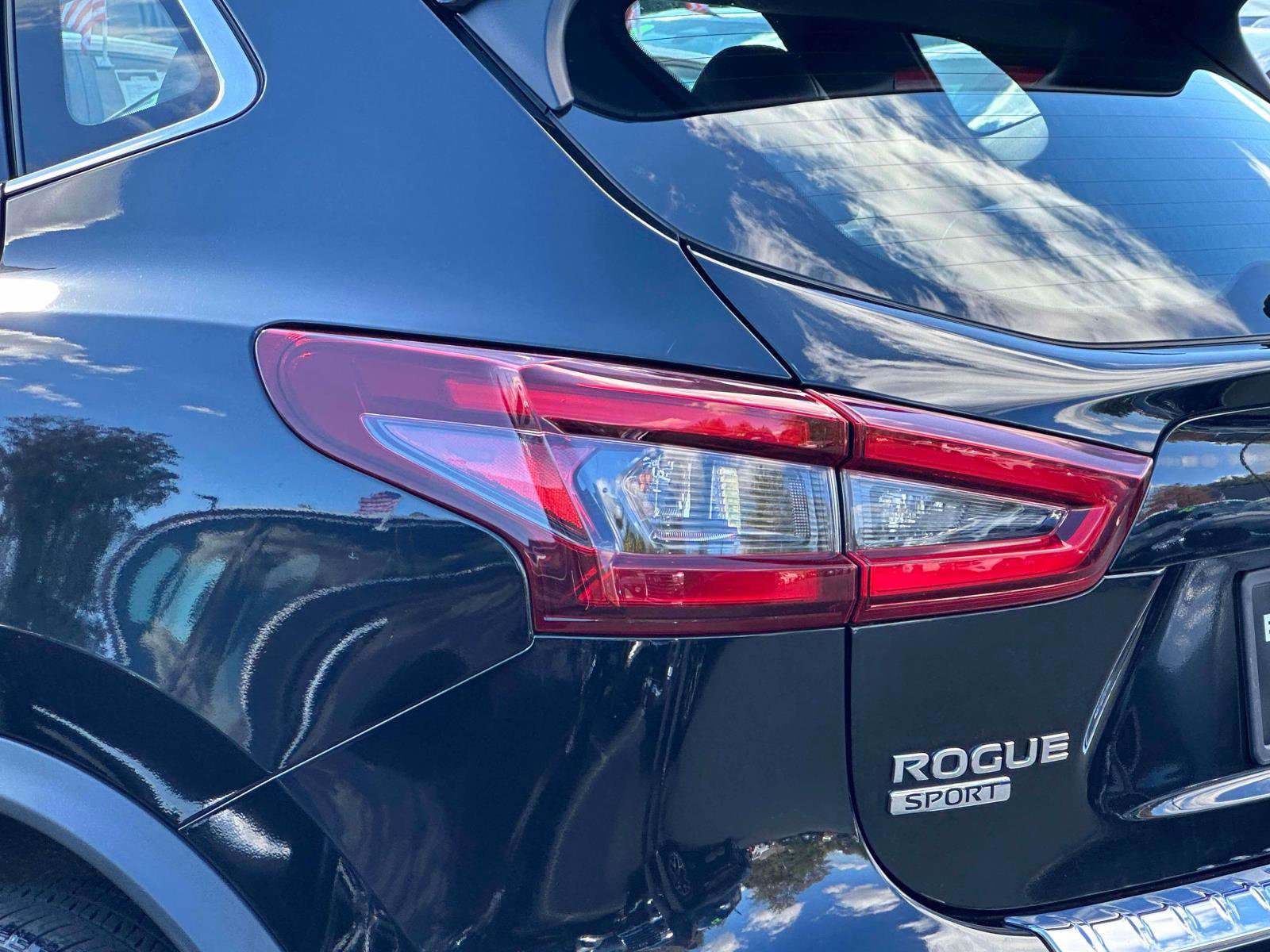 Used 2022 Nissan Rogue Sport SL w/ Premium Package image 9