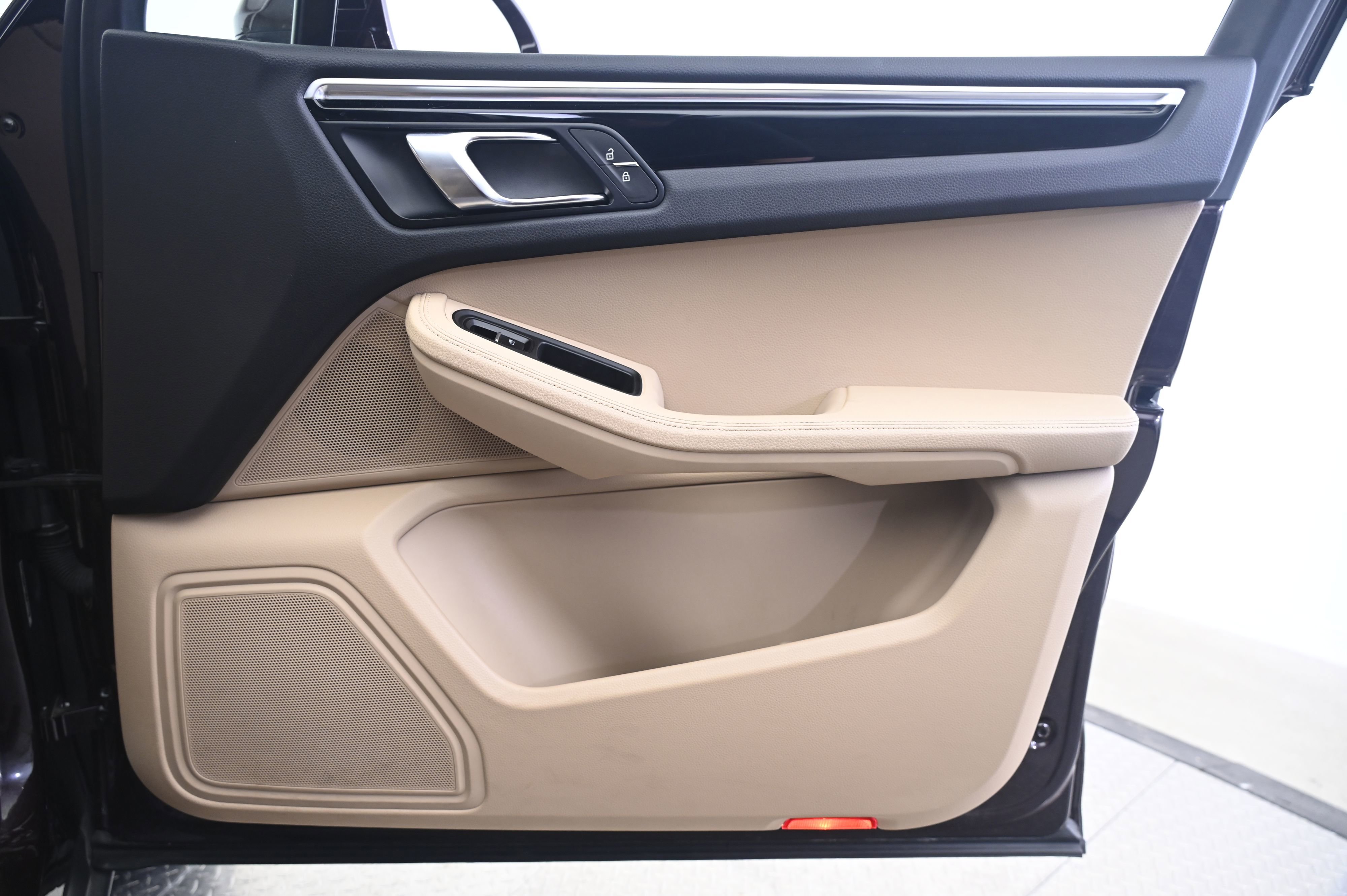 Certified 2023 Porsche Macan S AWD/4WD image 20