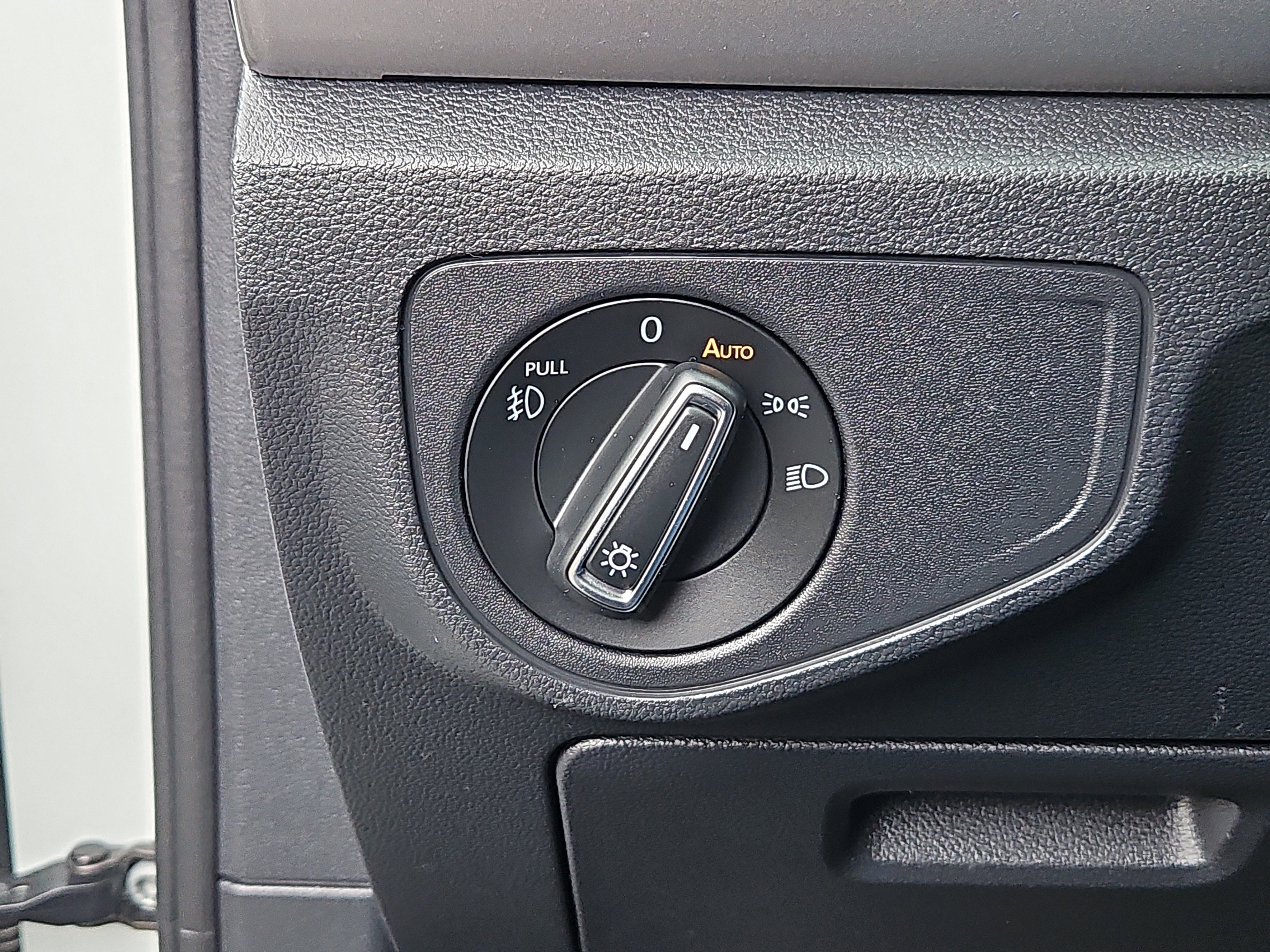 Used 2019 Volkswagen Atlas SE w/ Panoramic Sunroof Package image 10