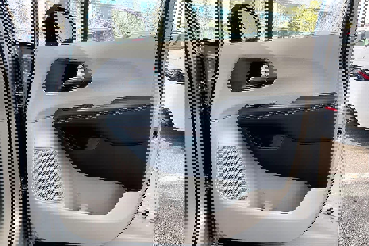 Used 2024 Chrysler Pacifica Touring-L image 22