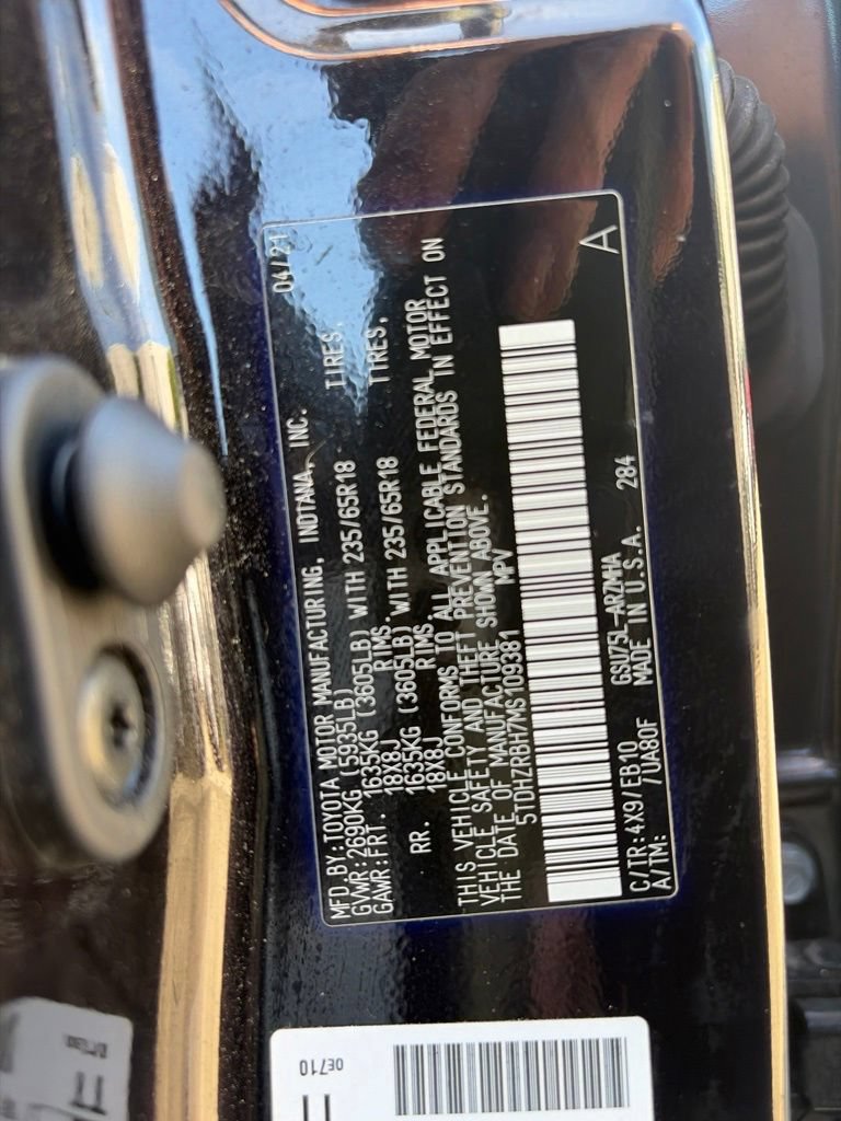Used 2021 Toyota Highlander XLE AWD/4WD image 30