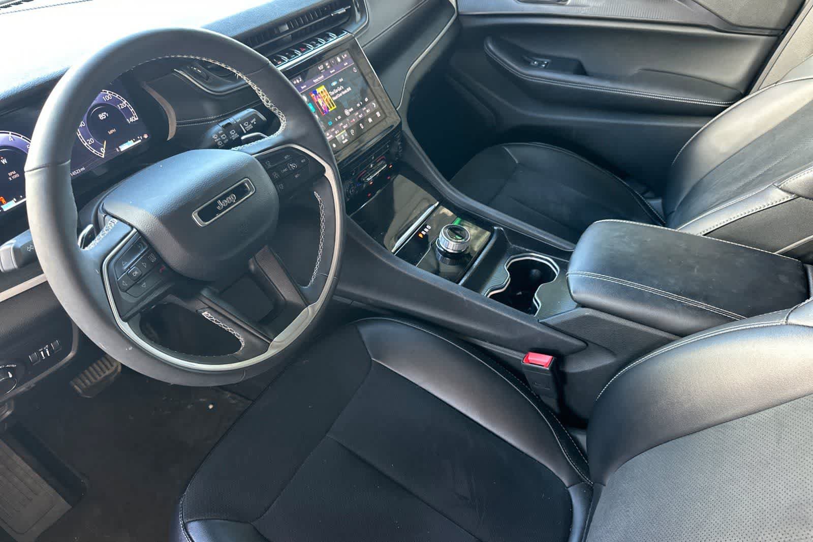 Used 2024 Jeep Grand Cherokee L Laredo RWD image 14