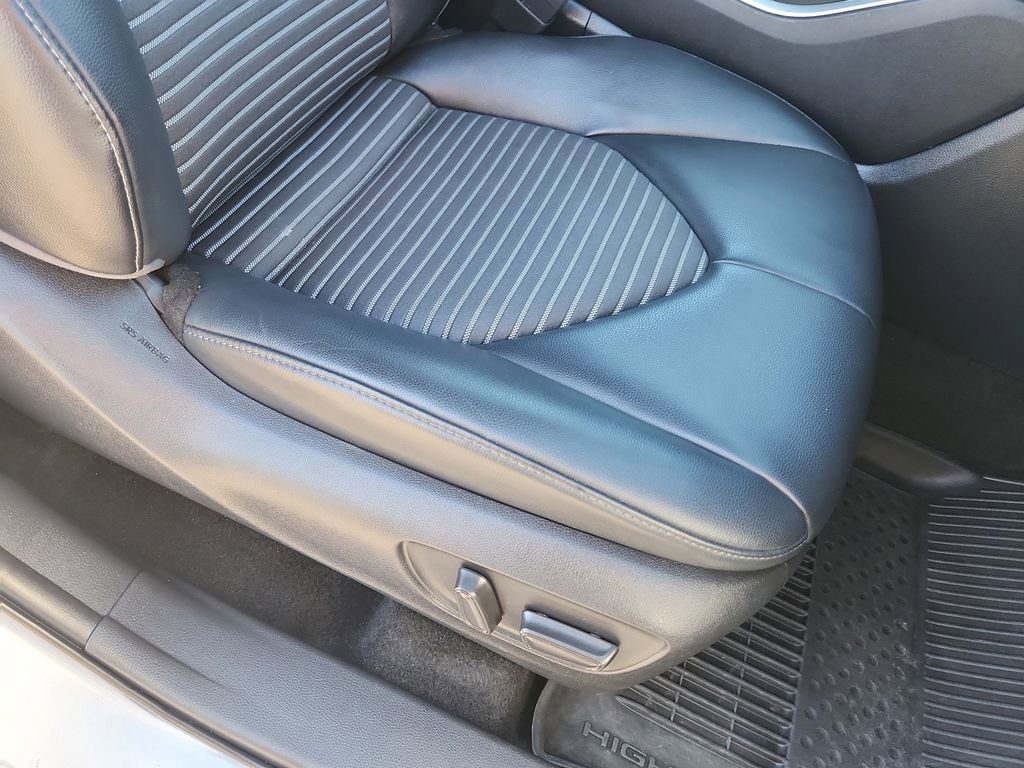 Used 2023 Toyota Highlander XSE image 14