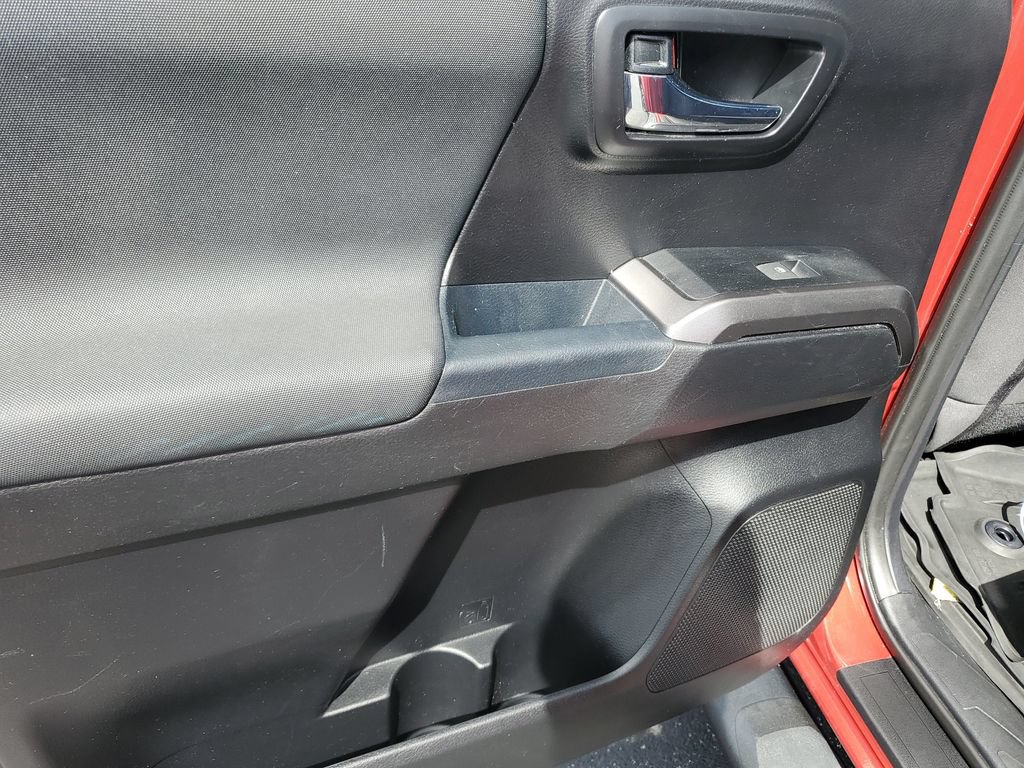 Used 2018 Toyota Tacoma TRD Sport AWD/4WD image 15