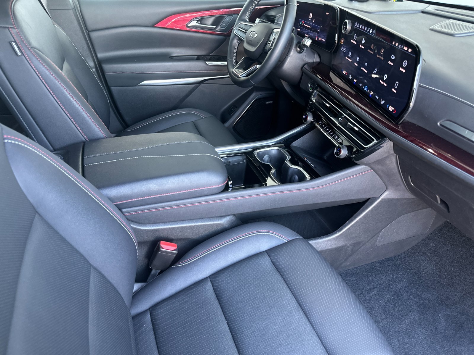 Used 2025 Chevrolet Traverse Z71 w/ Enhanced Driving Package AWD/4WD image 17