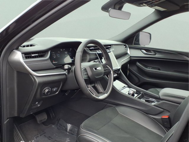 New 2025 Jeep Grand Cherokee L Altitude image 8