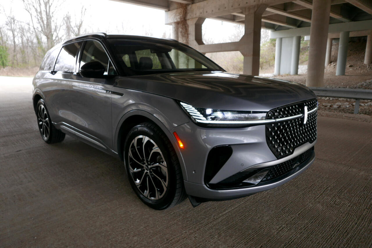 Used 2024 Lincoln Nautilus Reserve image 40