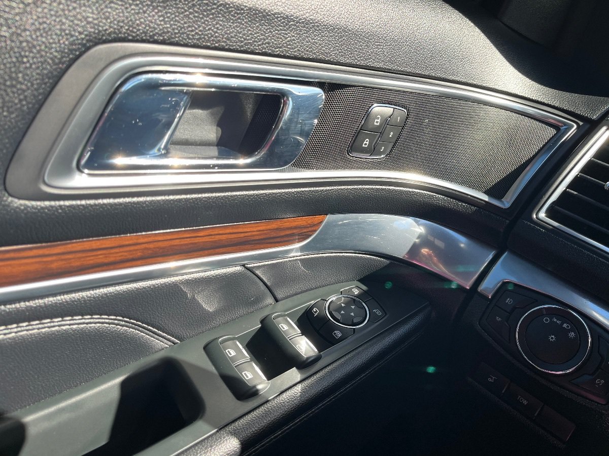 Used 2019 Ford Explorer Limited w/ Class III Trailer Tow Package FWD image 23
