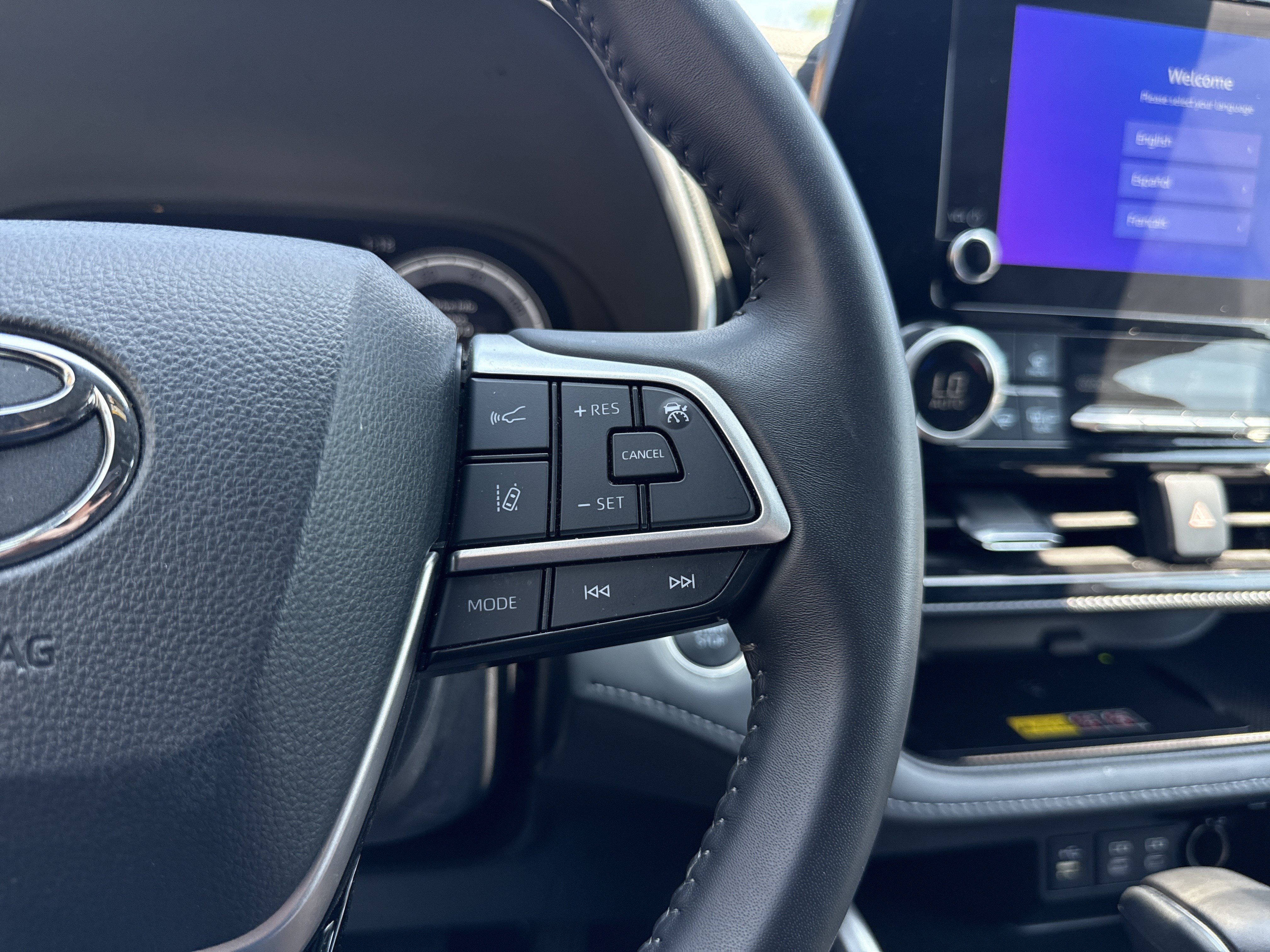 Used 2025 Toyota Highlander XSE AWD/4WD image 21