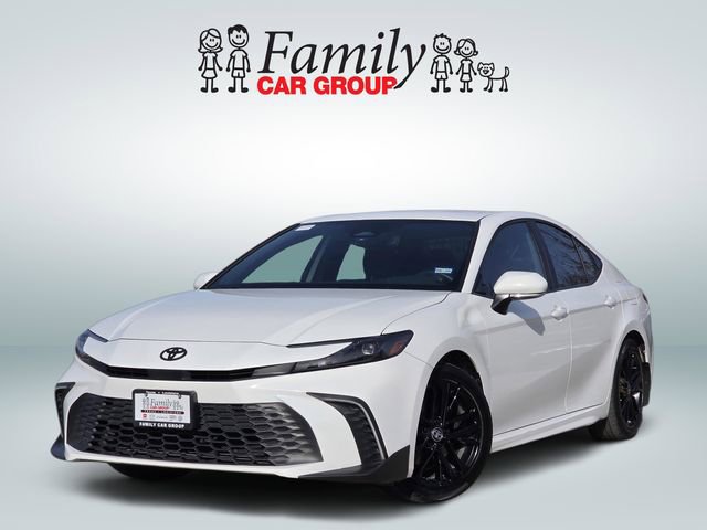 Used 2025 Toyota Camry SE image 1