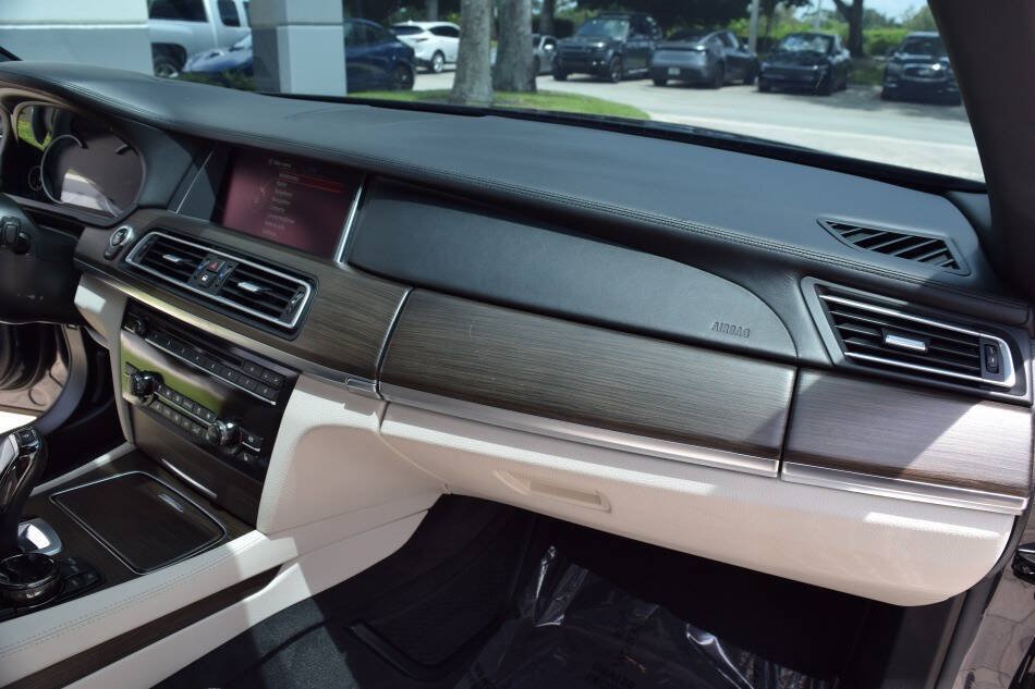 Used 2015 BMW 750i RWD image 53