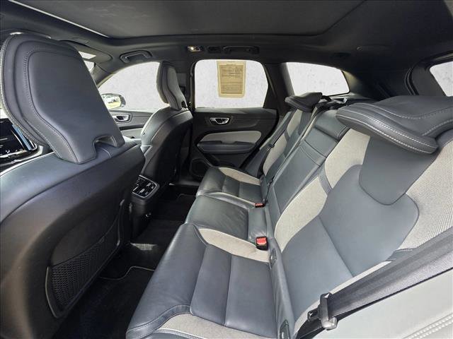 Used 2020 Volvo XC60 T5 R-Design image 13