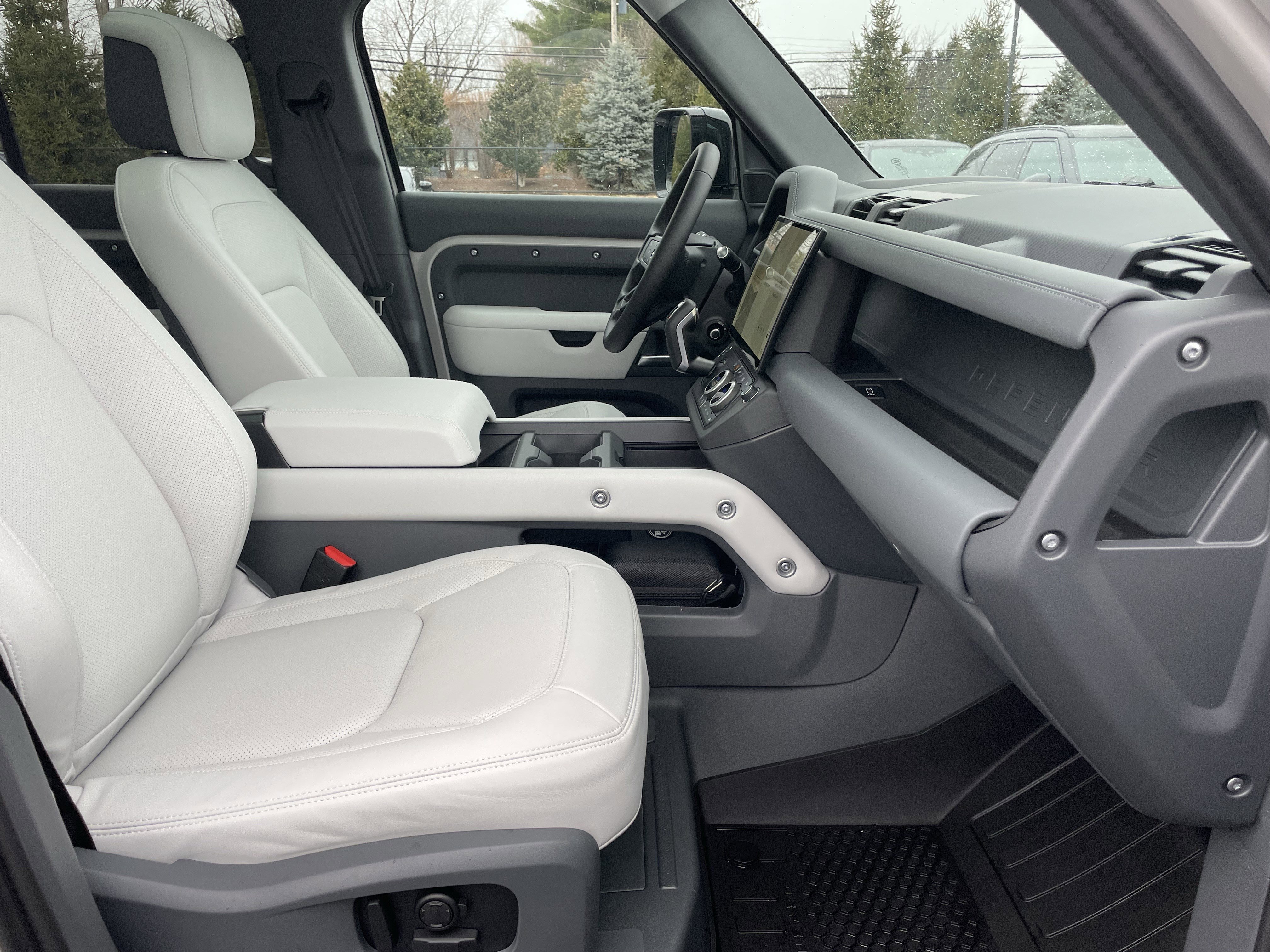 New 2026 Land Rover Defender 110 X-Dynamic SE image 15