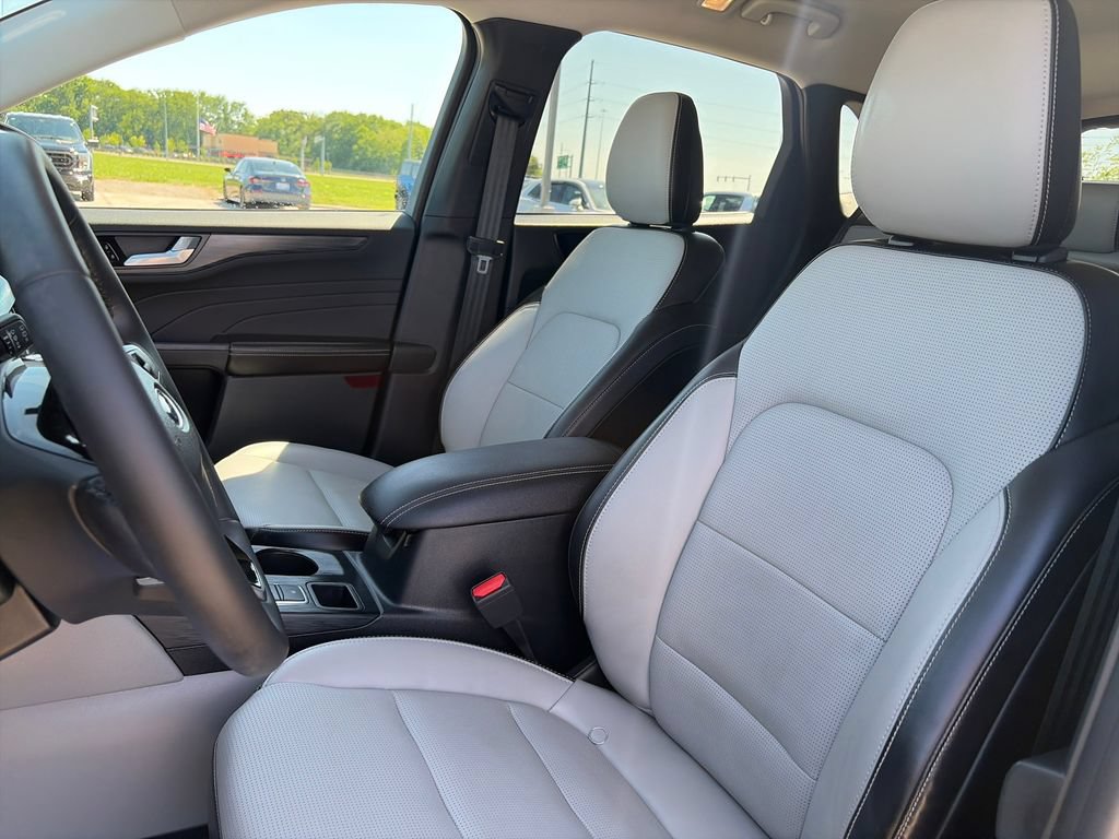 Used 2023 Ford Escape Platinum AWD/4WD image 16