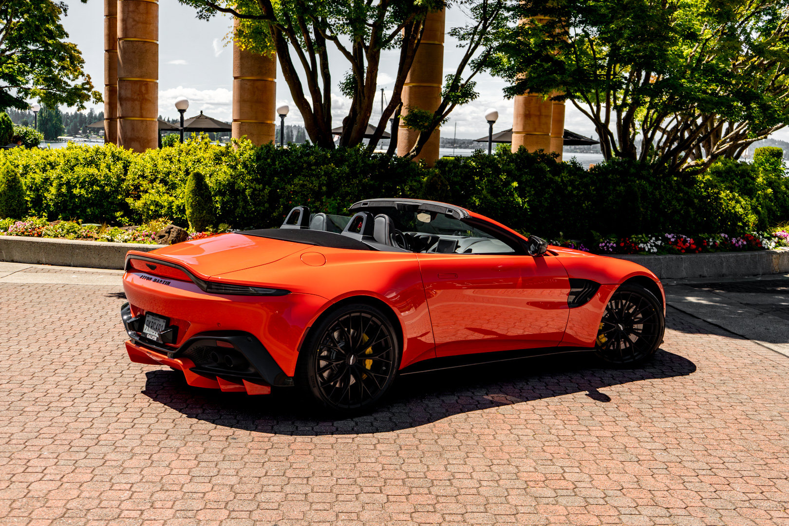 Used 2023 Aston Martin V8 Vantage Roadster RWD image 41