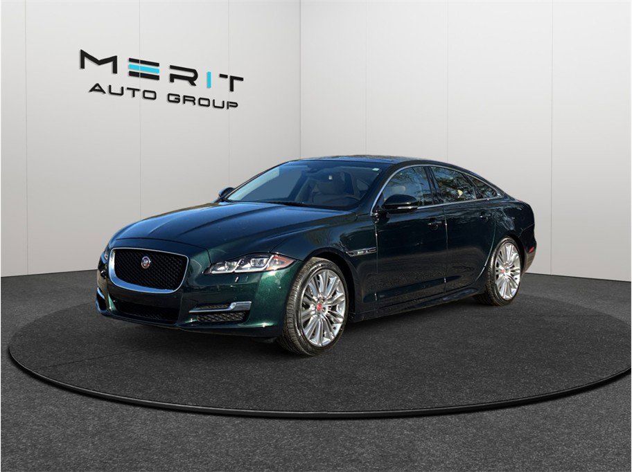 Used 2017 Jaguar XJ R-Sport image 4
