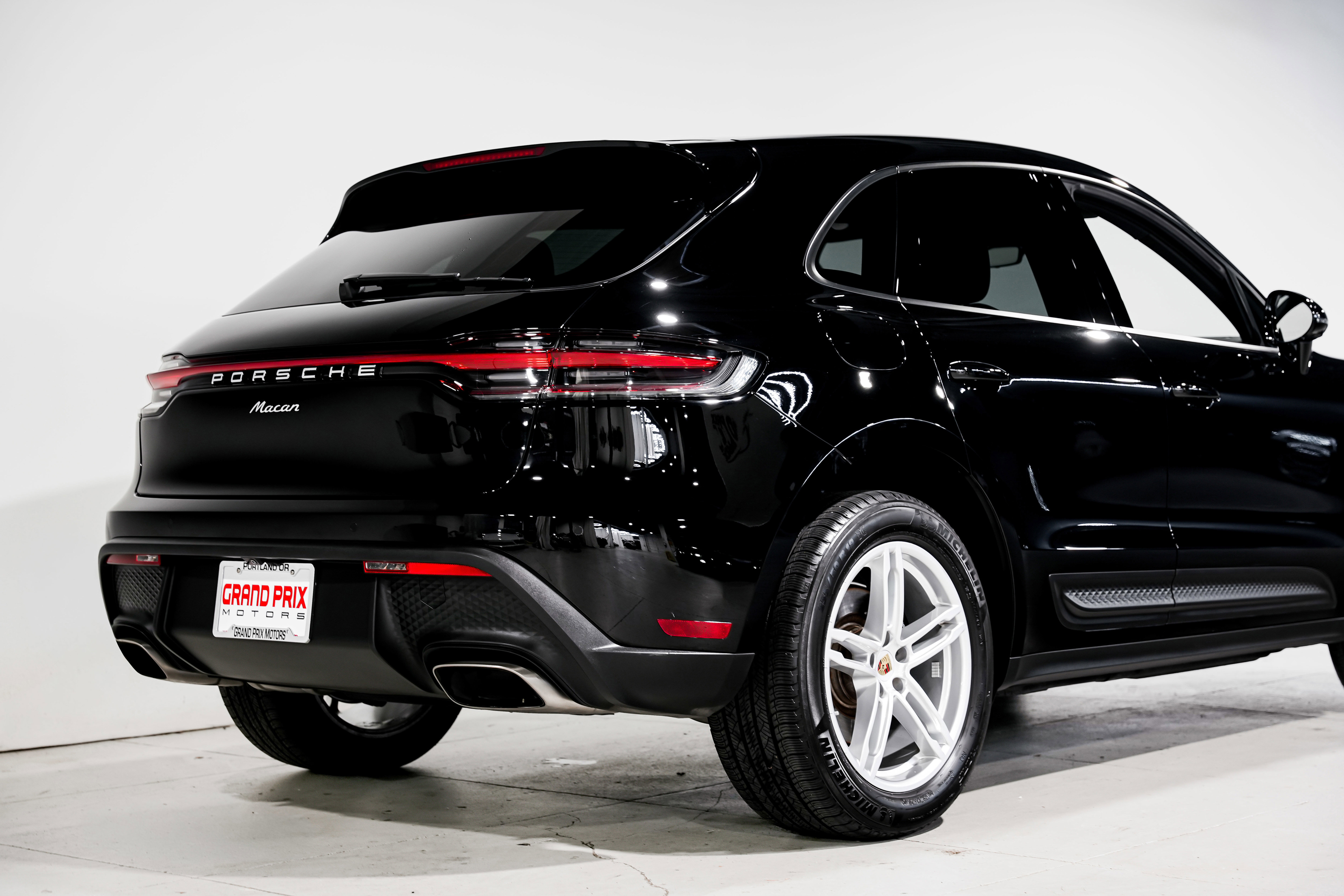 Used 2024 Porsche Macan image 40