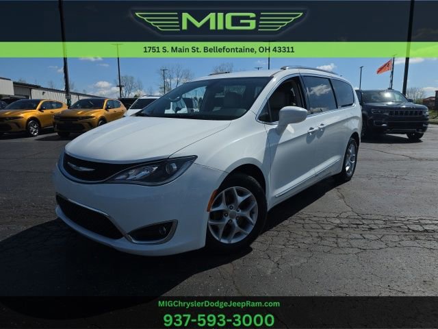 Used 2017 Chrysler Pacifica Touring-L Plus w/ Tire & Wheel Group image 1