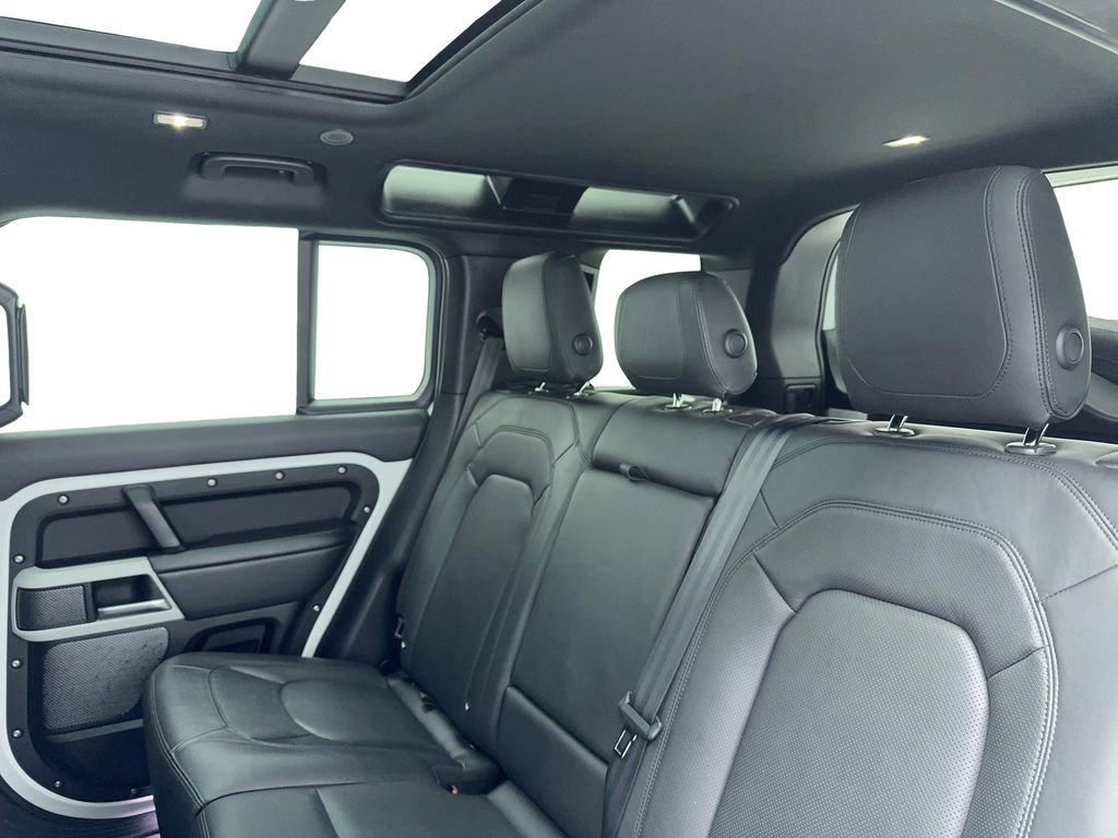 Used 2024 Land Rover Defender 110 S image 40