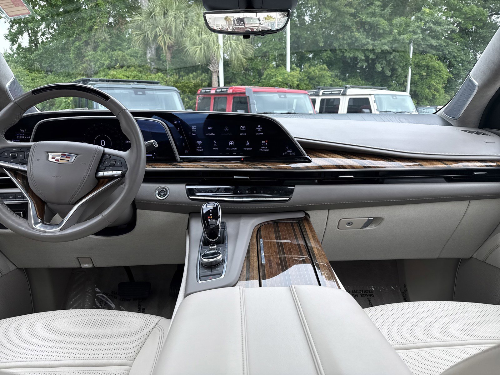 Used 2023 Cadillac Escalade ESV Premium Luxury Platinum w/ LPO, Radiant Package AWD/4WD image 28