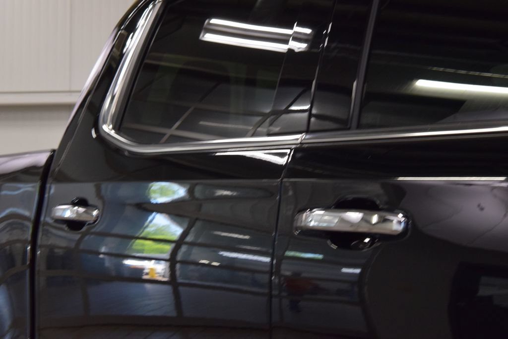 Used 2024 Chevrolet Silverado 1500 High Country w/ Technology Package AWD/4WD image 21