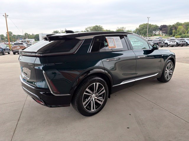 Used 2025 Cadillac Lyriq Luxury AWD/4WD image 5