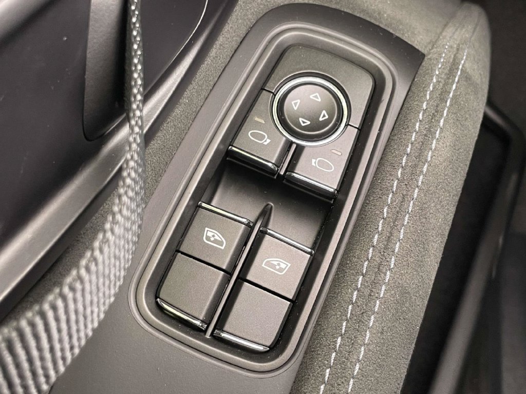 Certified 2025 Porsche 718 Cayman GT4 RS RWD image 33