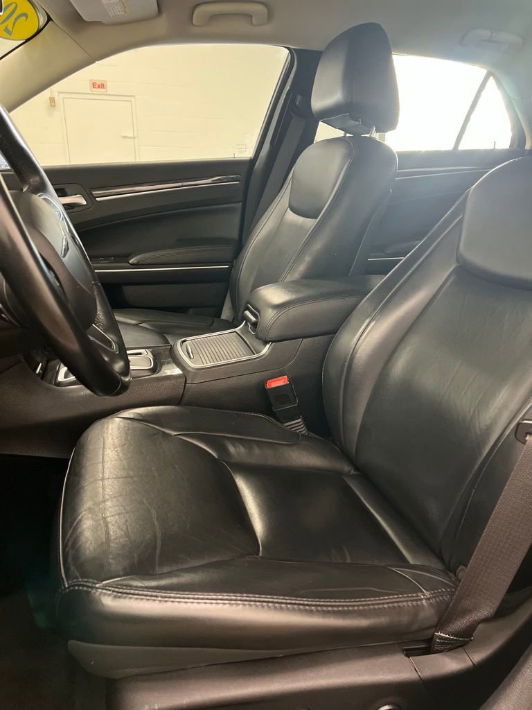 Used 2017 Chrysler 300 Limited AWD/4WD image 9