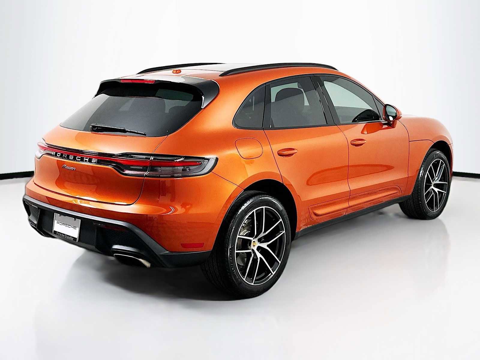 Certified 2024 Porsche Macan AWD/4WD image 9