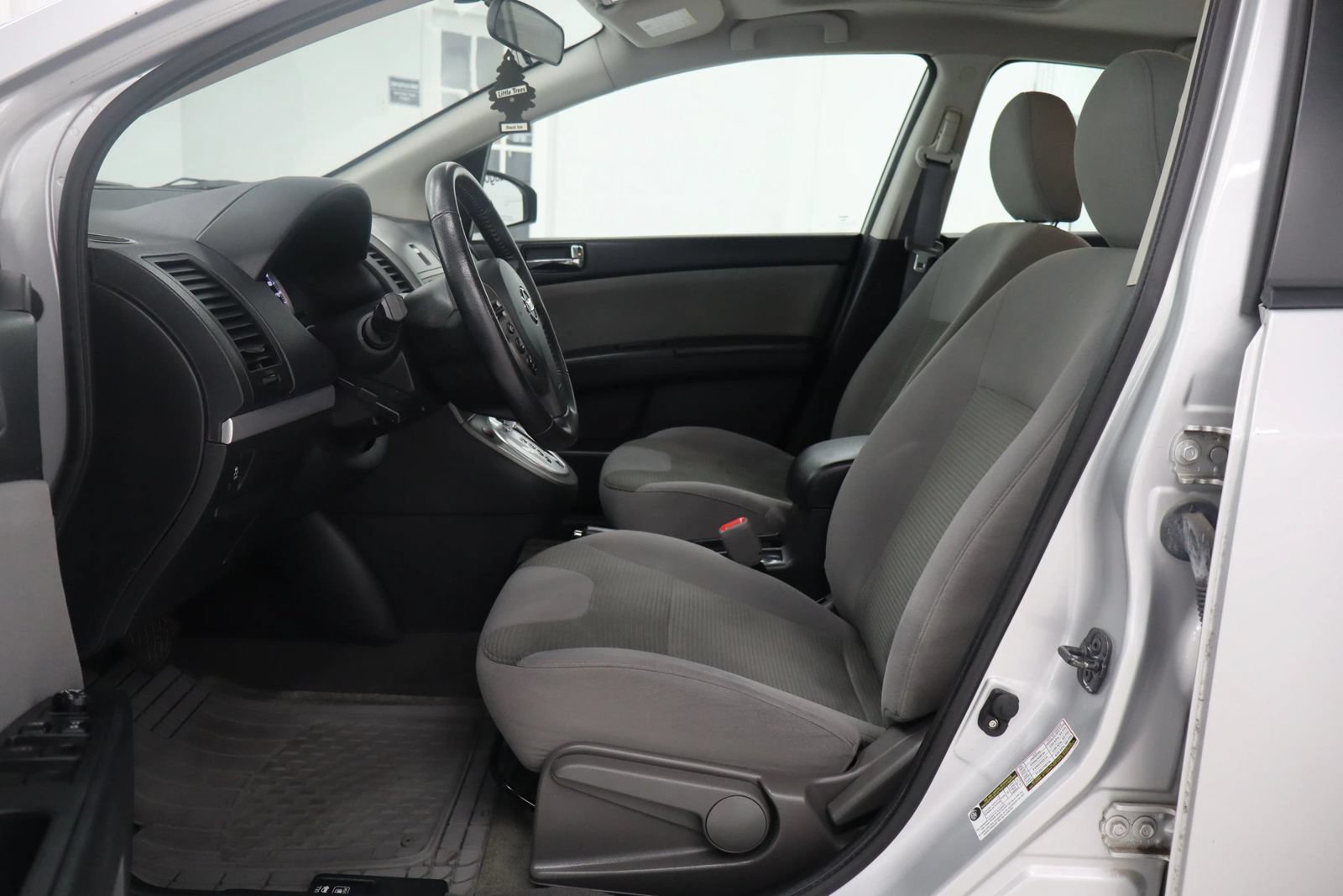 Used 2012 Nissan Sentra 2.0 SR w/ Special Edition Pkg FWD image 11