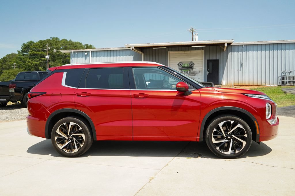 Used 2022 Mitsubishi Outlander SEL FWD image 3